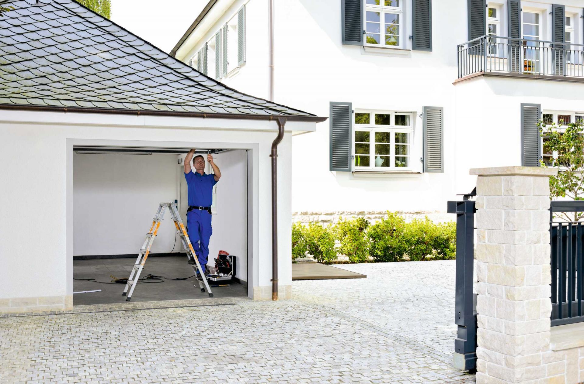 Konfigurieren Sie Ihr Tor nach Farbe, Größe, Motiv und Material